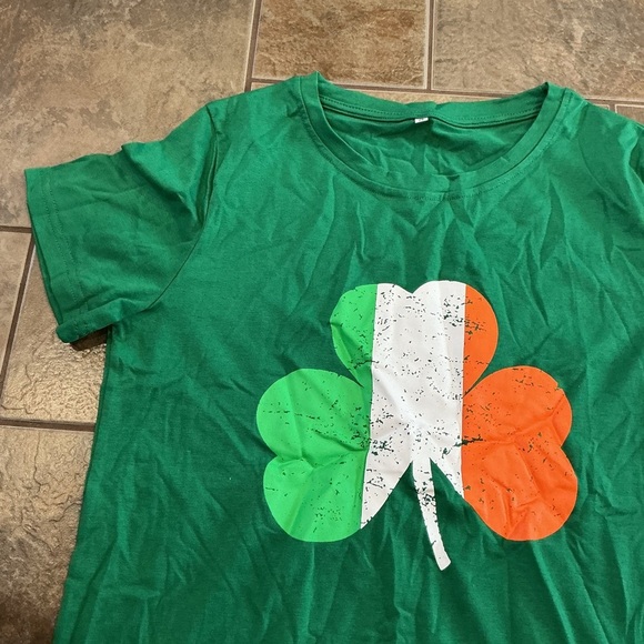 🔥Get 4 items-$30🔥 Green T-Shirt with Irish Flag Shamrock - Picture 2 of 3